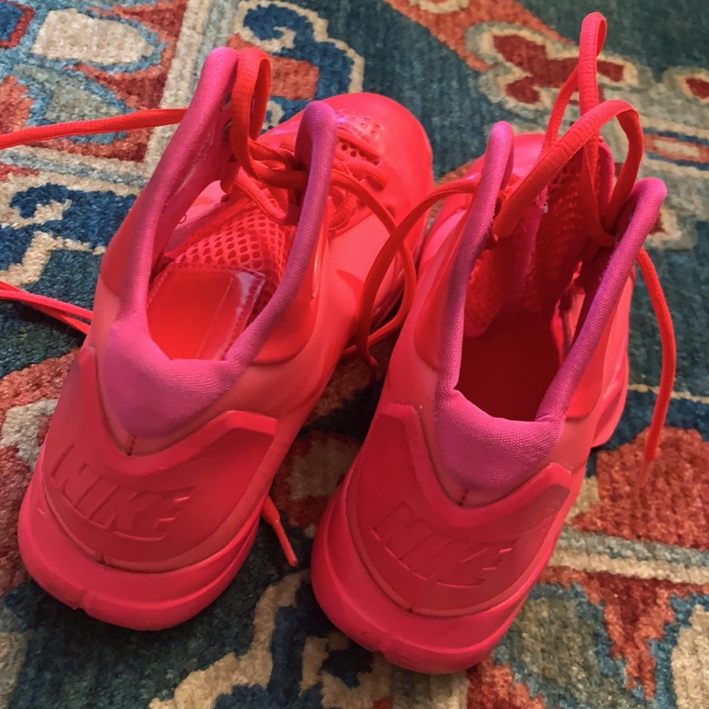 Hyperdunk - Picture 4 of 4
